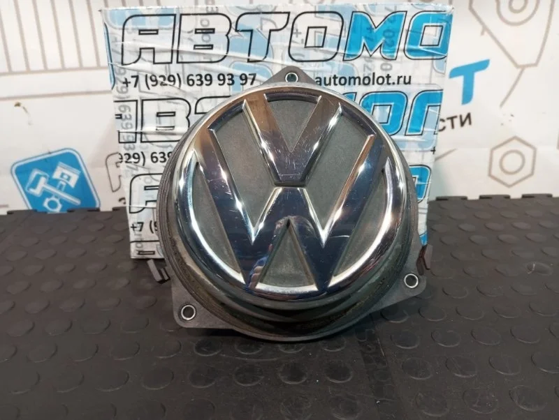 Кнопка открывания багажника Volkswagen Golf 5K1