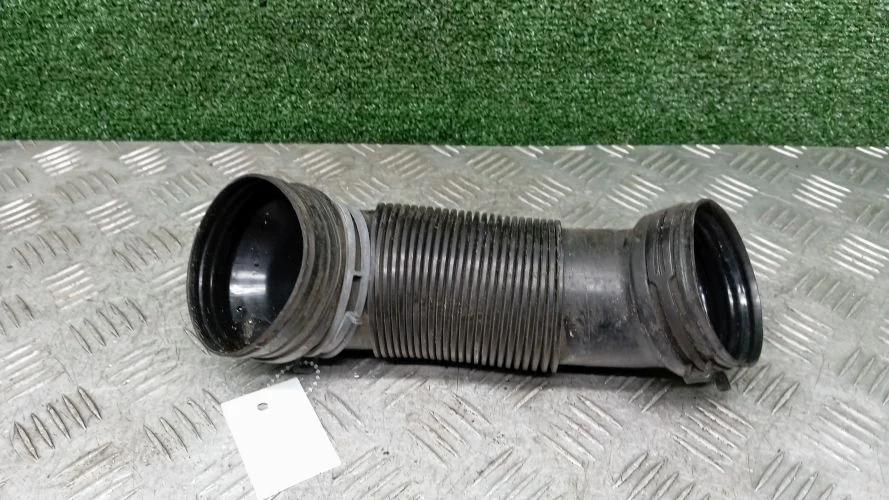 патрубок воздушного фильтра Volkswagen CBFA 357 Volkswagen Passat Cc CBFA 357 1K0129684L