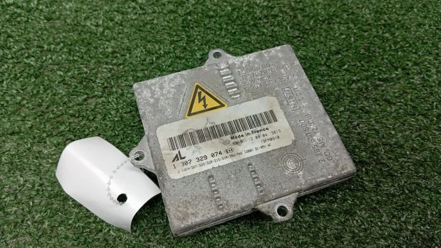 блок розжига ксенона Land Rover M62B44 L322 Land Rover Range Rover M62B44 L322 YWC000500