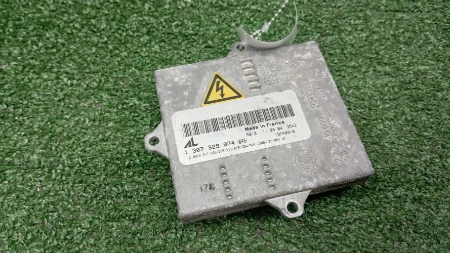 блок розжига ксенона Land Rover M62B44 L322 Land Rover Range Rover M62B44 L322 YWC000500