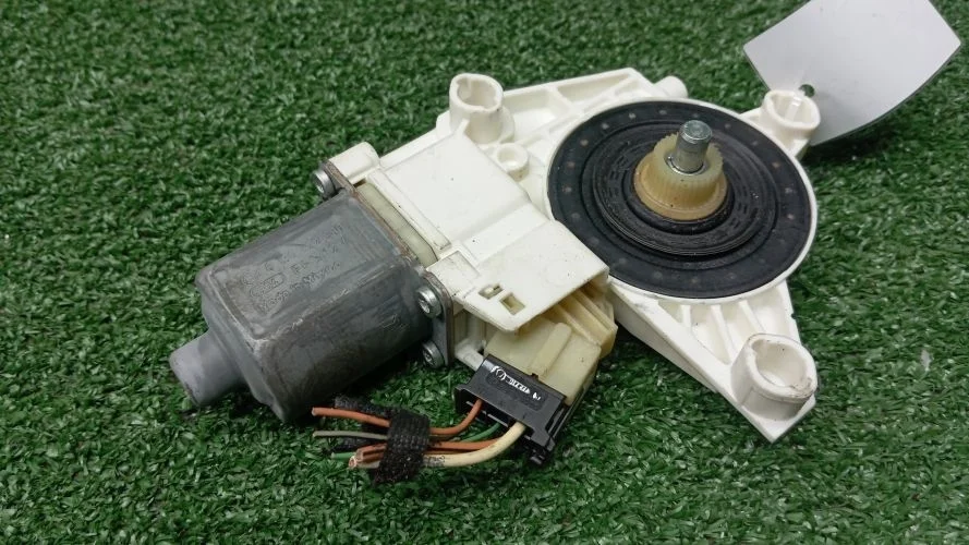 мотор стеклоподъемника Mercedes-Benz 642940 W164 Mercedes-Benz M-Class 642940 W164 A2518200208