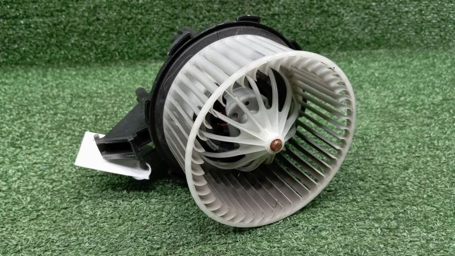 мотор печки Audi CAEB,CAEA,CCWA,CAHA,CALB 8K2,8RB Audi A4,Q5 CAEB,CAEA,CCWA,CAHA,CALB 8K2,8RB 8K1820021C