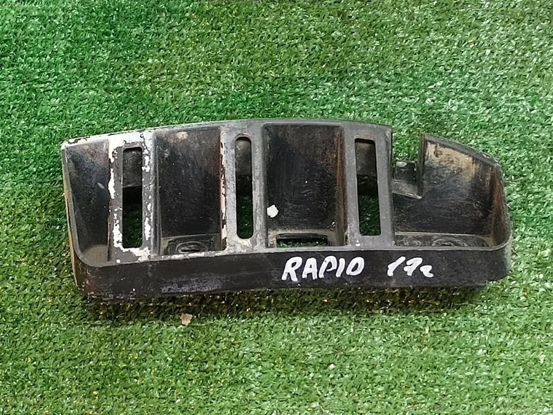Крепление бампера заднее правое Skoda Rapid NH3