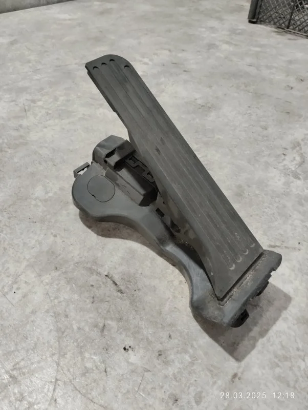 Педаль газа Volkswagen Jetta 6