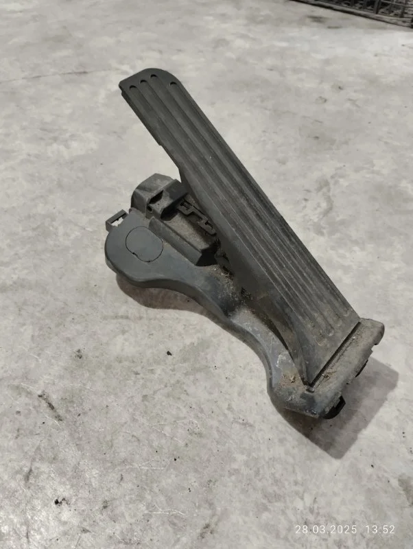 Педаль газа Volkswagen Passat B6