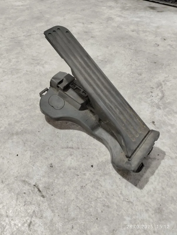 Педаль газа Volkswagen Passat B6