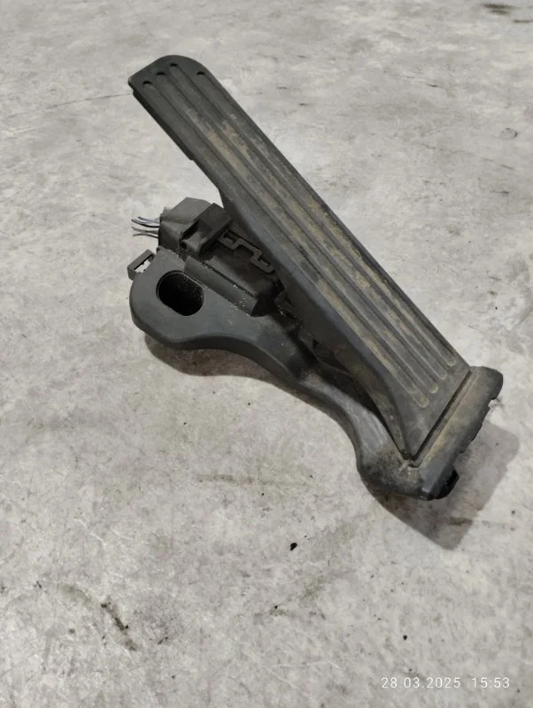Педаль газа Volkswagen Passat B6