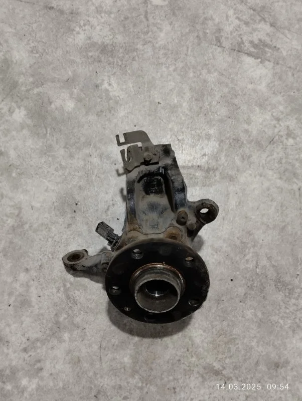Кулак поворотный передний правый Volkswagen Jetta
