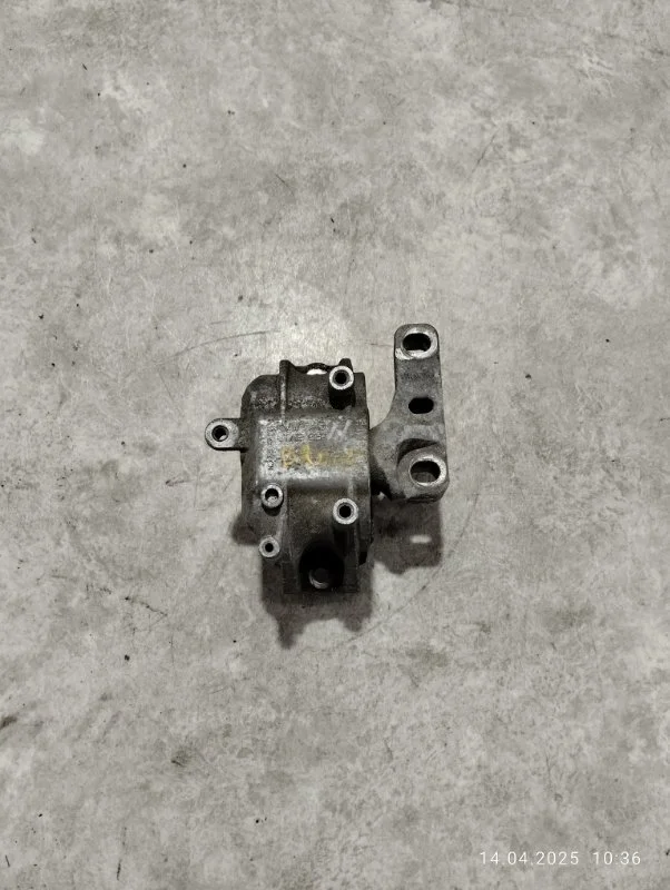 Подушка двигателя правая Volkswagen Jetta 163 CAYD
