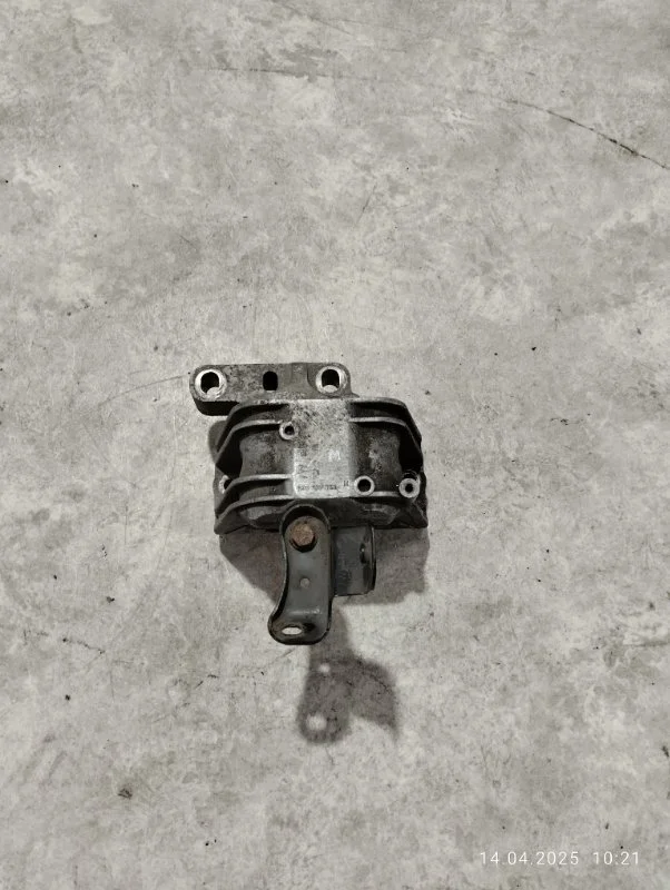 Подушка двигателя Volkswagen Passat B6 BVY 2008