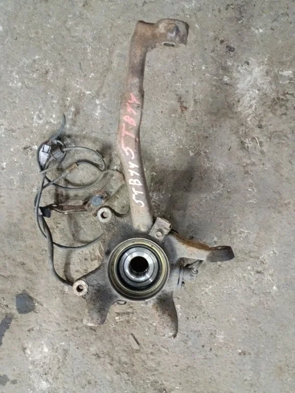 Кулак поворотный левый Toyota Hilux (2005-2015) 2011 Пикап