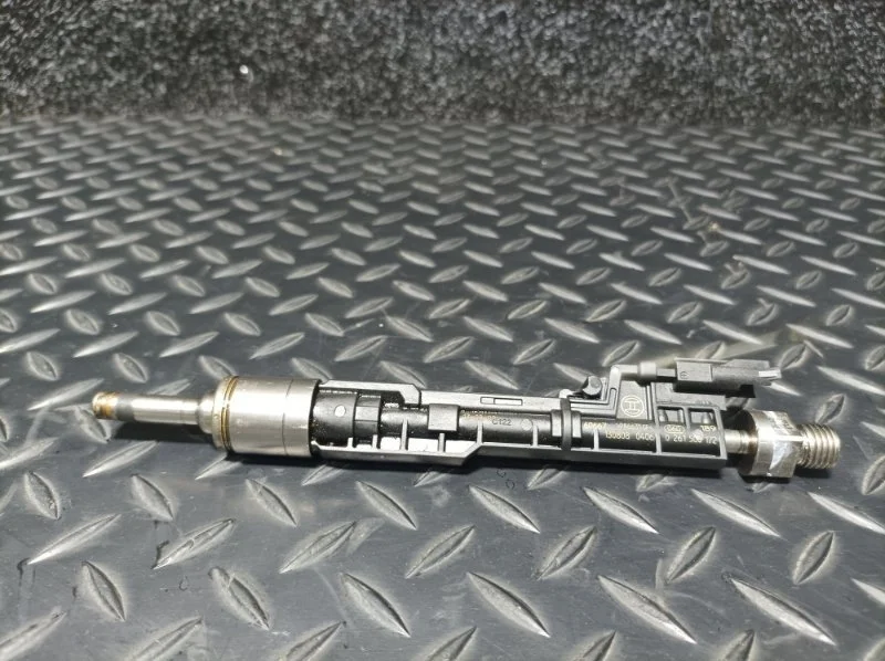 Форсунка топливная Bmw 5 2014 13647639994 F10 N20B20B