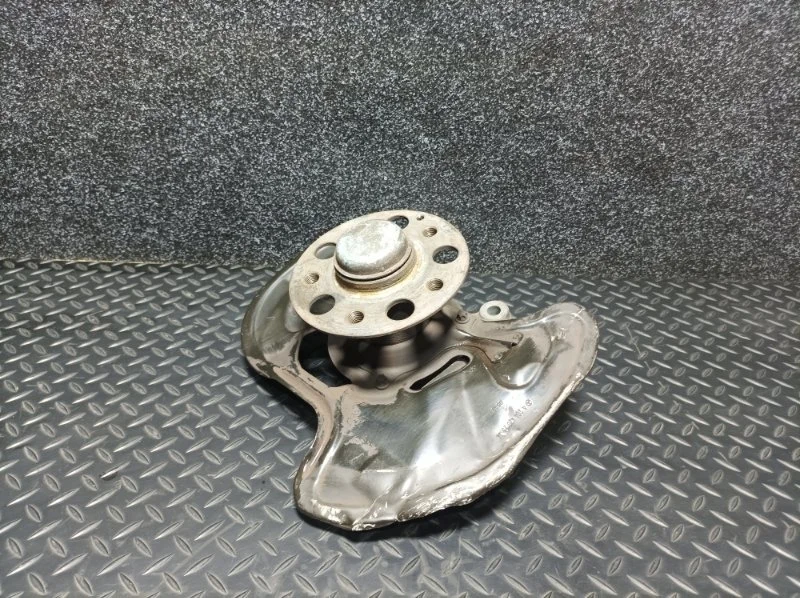 Кулак поворотный Mercedes-Benz C-Klasse 2014 A2043320101 W204 M271.820, передний левый