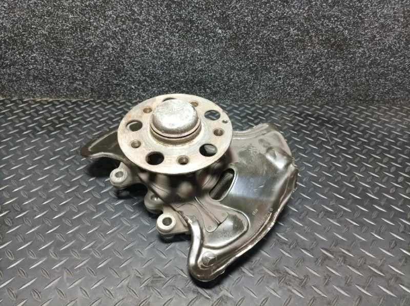 Кулак поворотный Mercedes-Benz C-Klasse 2014 A2043320101 W204 M271.820, передний правый