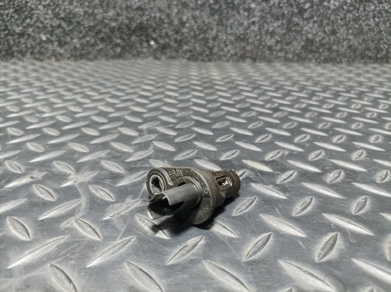 Датчик положения распредвала Bmw X5 2014 13627525014 F15 N63B44B