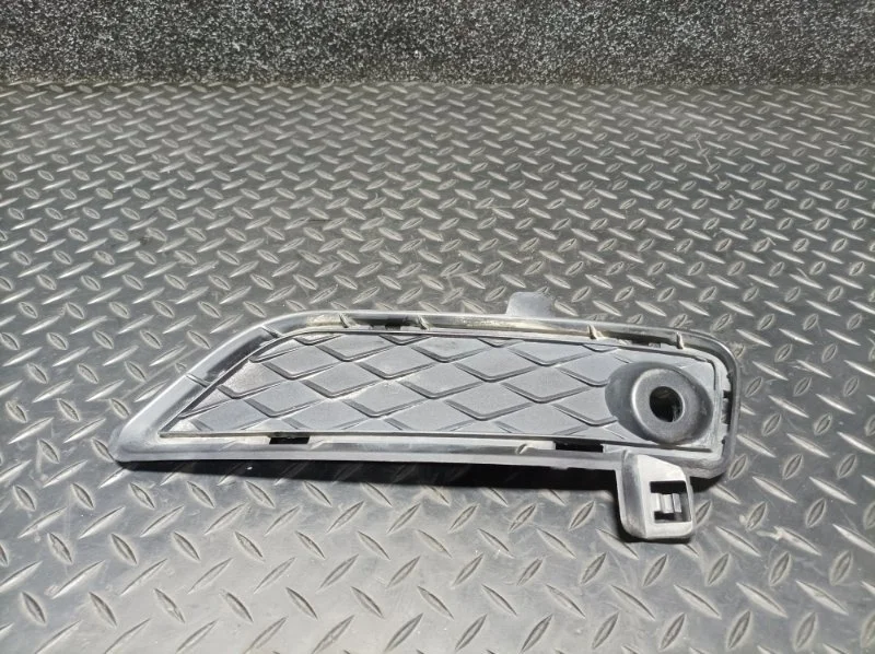 Заглушка бампера Bmw X3 2014 51117249596 F25 N47D20C, передняя правая