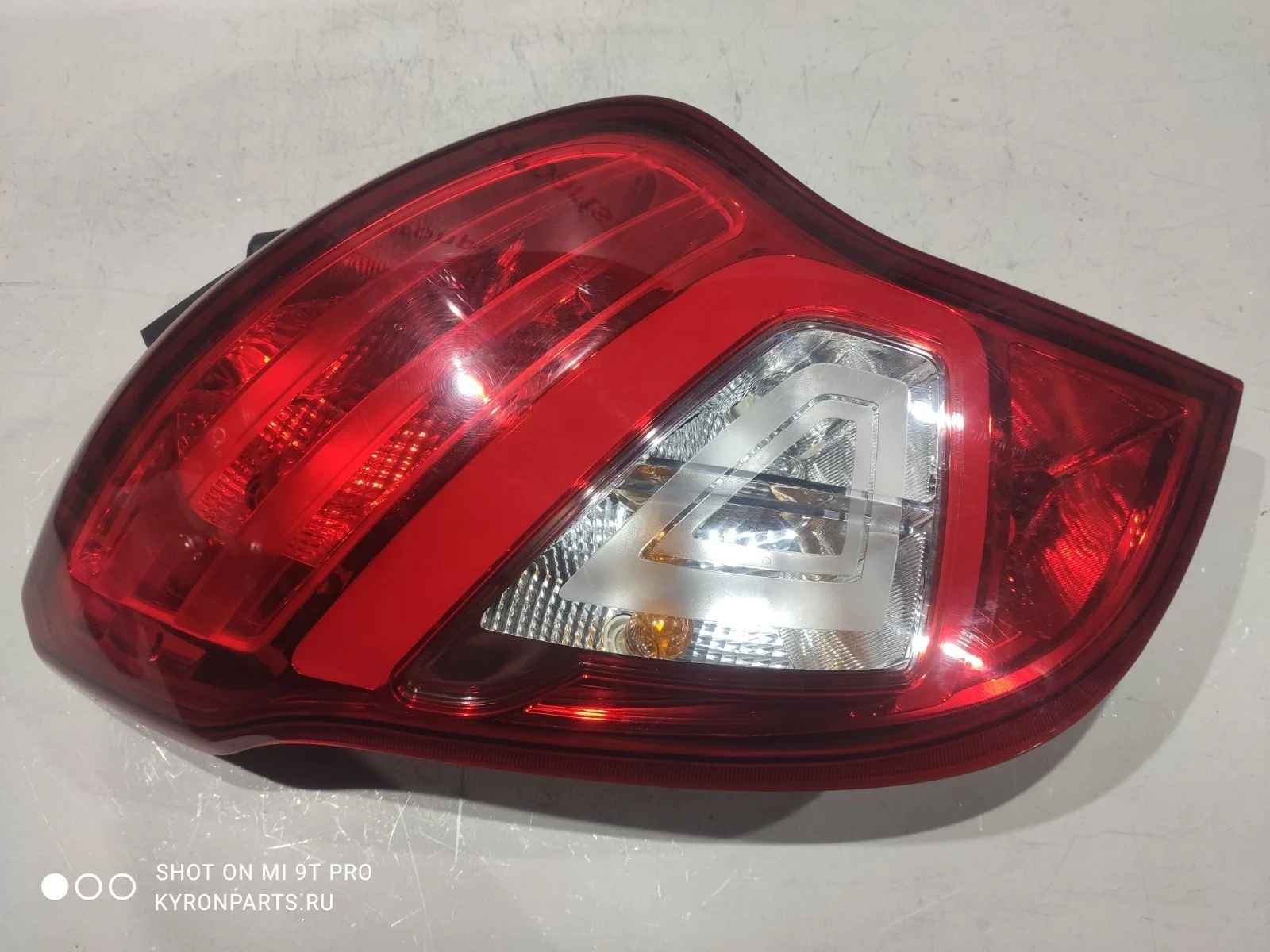 Фонарь внешний SsangYong Actyon 2014 C200