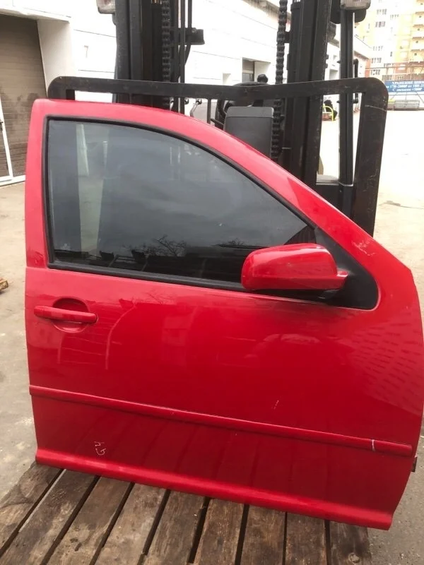 Дверь боковая передняя правая Volkswagen Golf 4