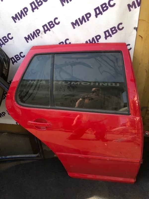 Дверь боковая задняя правая Volkswagen Golf 4 BFQ