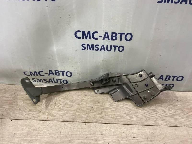 Кронштейн крыла Audi A8 2013 4H0821136E D4 3.0 CRE, правый