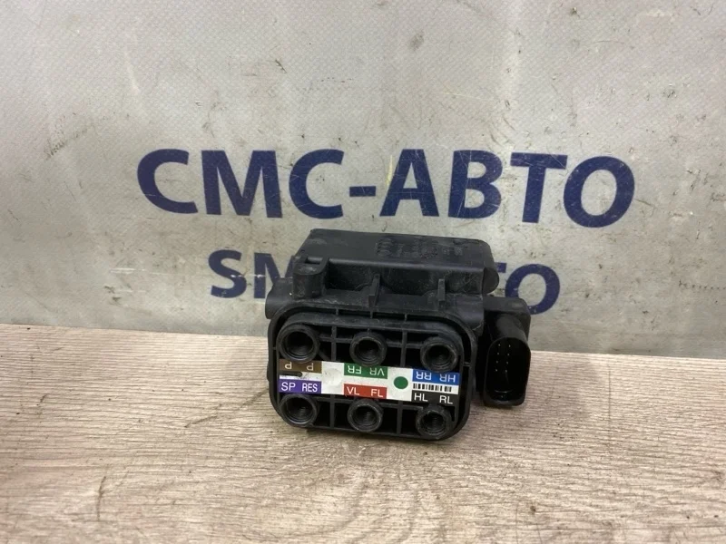 Блок клапанов пневмоподвески Audi A8 2013 4H0616013A D4 3.0 CRE