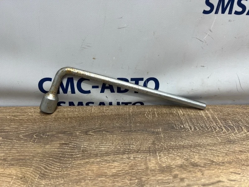 Ключ баллоный Mercedes-Benz Ml 2012 A2215810001 W166 642.826