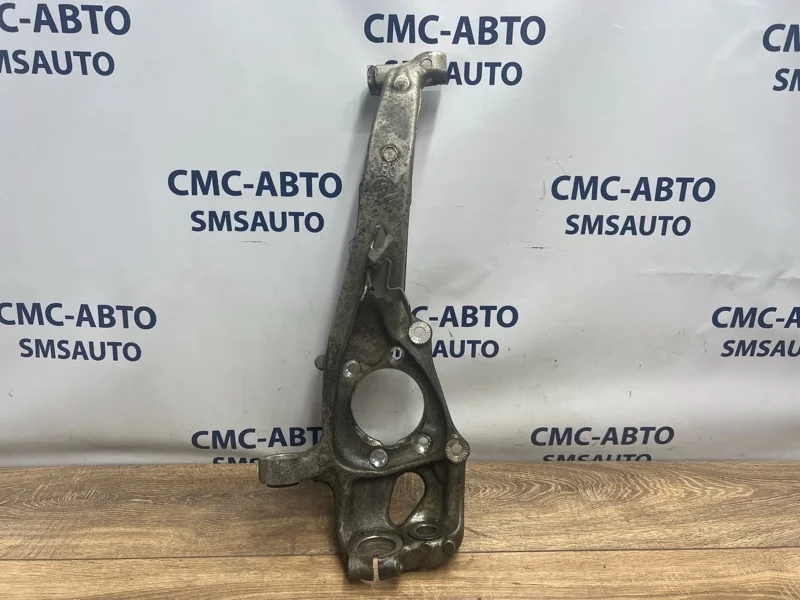 Кулак поворотный Audi A8 4H0407254G D4 3.0 CGW, передний правый