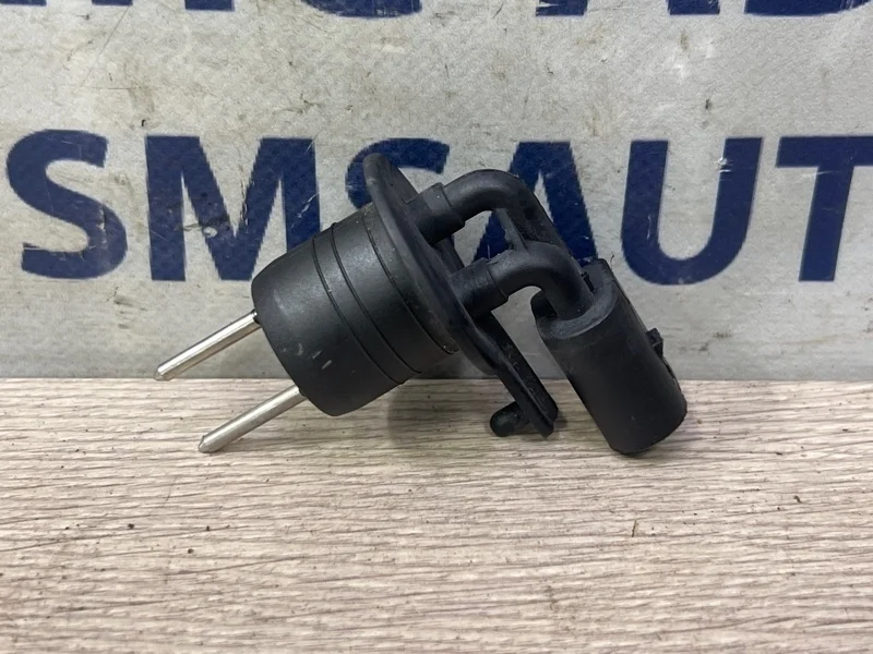 Датчик уровня бачка омывателя Mercedes-Benz Ml A2218209110 W166 642.826