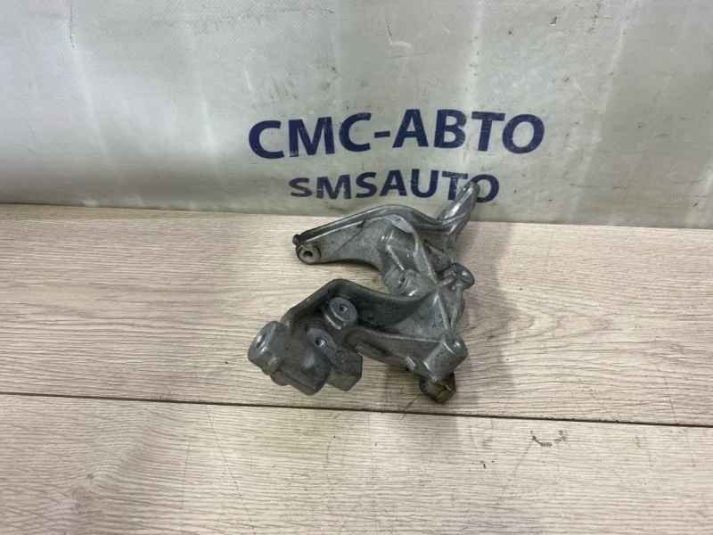 Кронштейн Mercedes-Benz E-Class A2711410840 C207 271.860