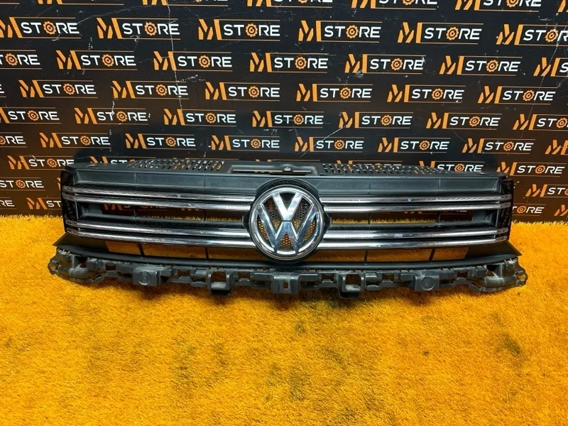 Решетка радиатора Volkswagen Tiguan 2012 5N