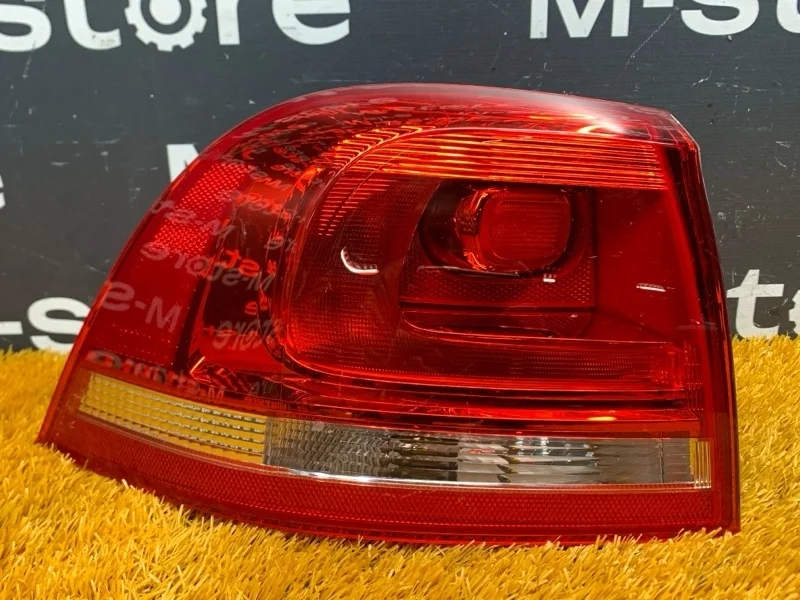 Фонарь задний Volkswagen Touareg 2011 7P