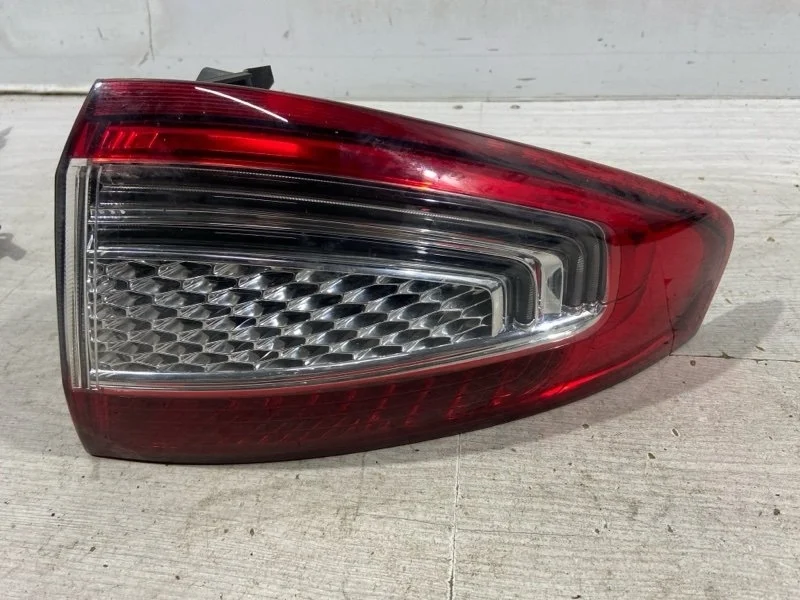 Фонарь задний наружный правый Ford Mondeo 4