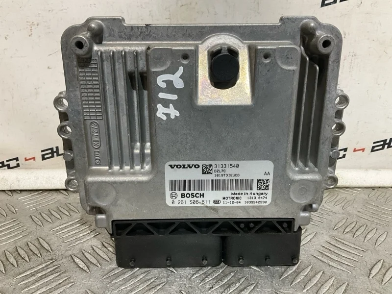 Блок управления двигателем Volvo S60 31331540 1.6