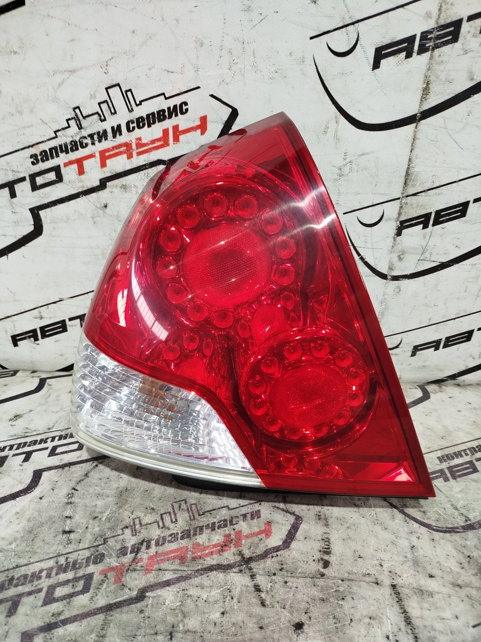 ФОНАРЬ NISSAN INFINITI FUGA M35 M45 GY50 PNY50 PY50 Y50 22063786 22063788 КРАСНЫЙ 1 МОДЕЛЬ ПРАВЫЙ 26550EG625 XA6018