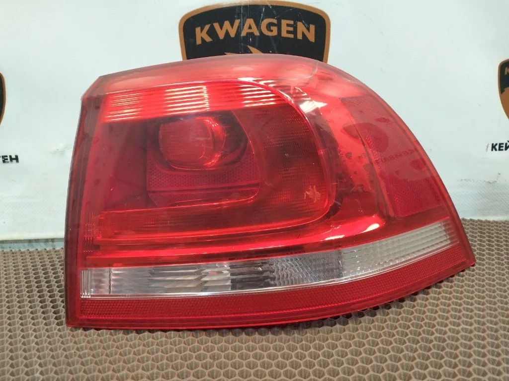 Фонарь задний внешний Volkswagen Touareg 2011 7P
