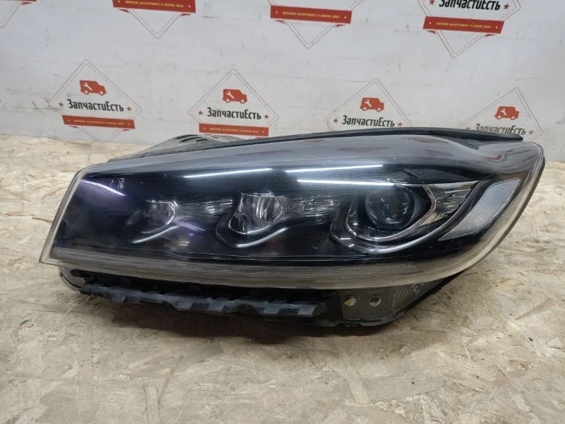 Фара левая Kia Sorento 3 2017-2020 92101C5620 UM