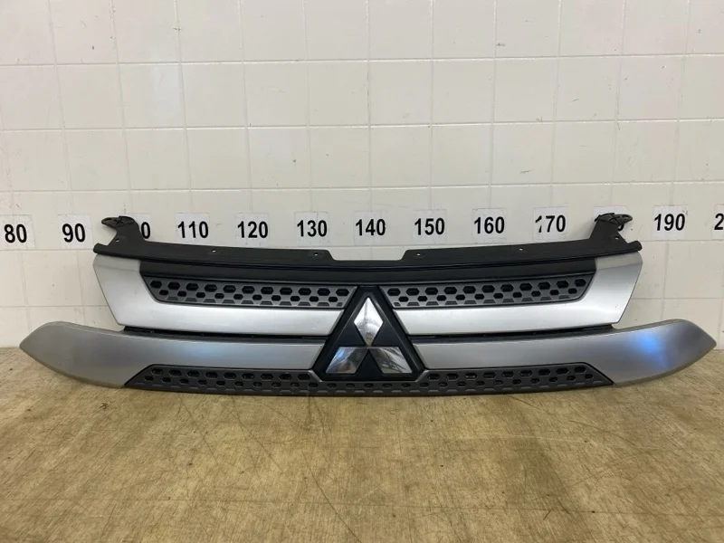 Решетка радиатора MITSUBISHI OUTLANDER 3 2019 2020 2021 GF