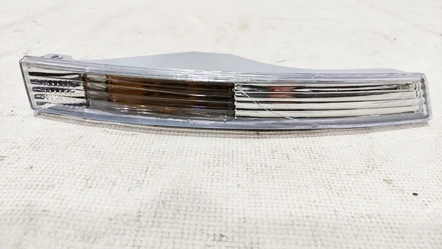 Указатель поворота правый Уценка 30% (трещина) VOLKSWAGEN PASSAT B6 2005-2010