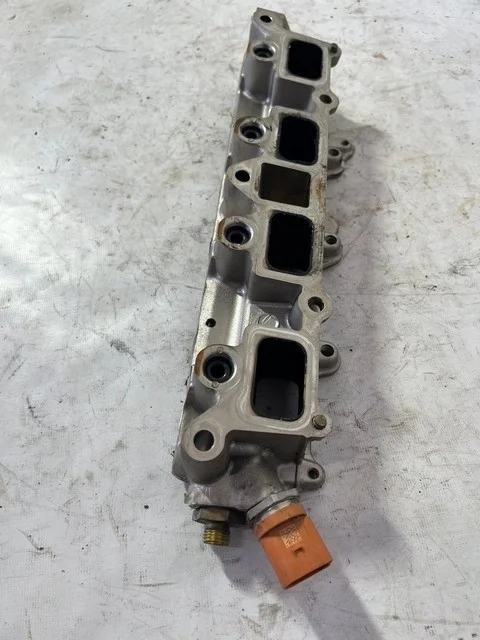 Коллектор впускной нижняя часть 137 VOLKSWAGEN GOLF V 1K1 / 1K5 2003-2009, GOLF VI 5K1 / AJ5 2009-2013, SCIROCCO III 2008-2014