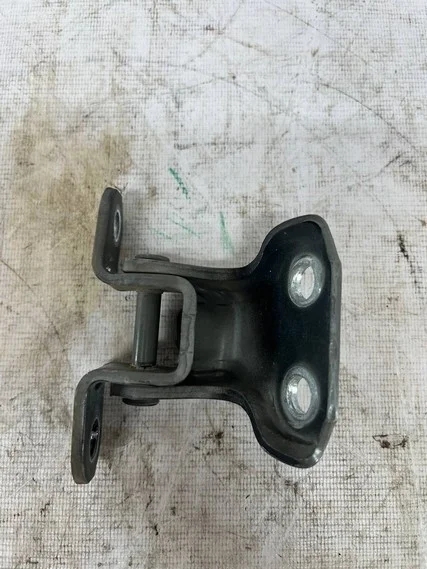 Петля двери передней левой нижняя GGH20 TOYOTA ALPHARD H20 2008-2011, RAV4 XA30 2006-2008, RAV4 XA30 2008-2010, RAV4 XA30 2010-2012