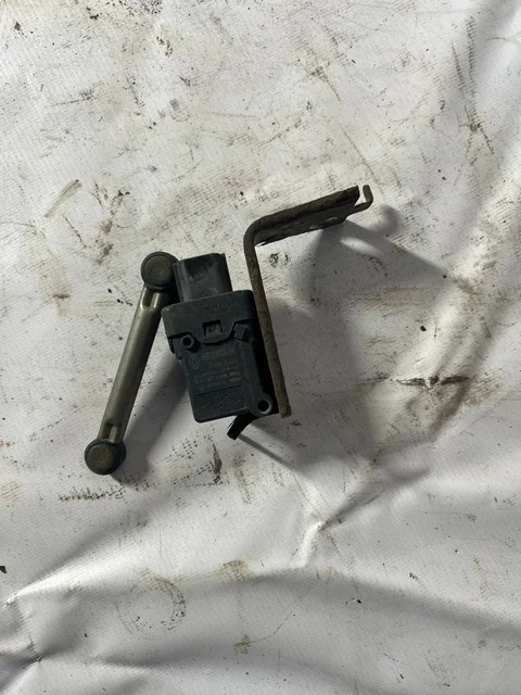 Датчик положения уровня кузова задний NT32 NISSAN QASHQAI J11 2014-2020, X-TRAIL T32 2014-2019, X-TRAIL T32 2017-2022, ROGUE T32 2014-2017