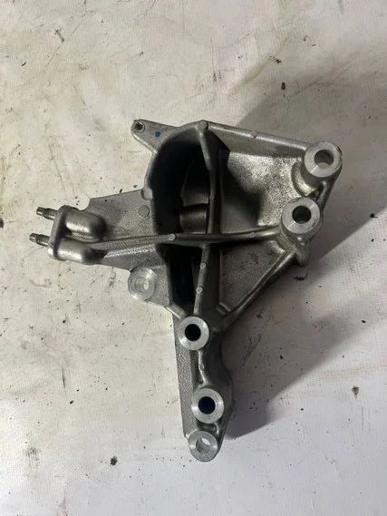 Кронштейн опоры подушки двигателя передний GSU45 TOYOTA HIGHLANDER XU40 2007-2010, CAMRY XV40 2006-2009, CAMRY XV40 2009-2011