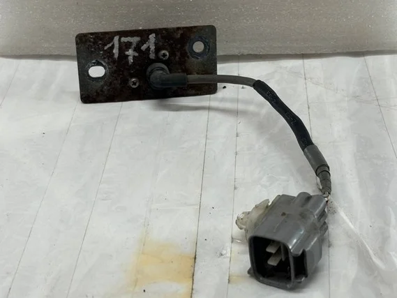 Камера заднего вида V98W MITSUBISHI PAJERO IV / MONTERO IV V8 / V9 2006-2011, PAJERO IV / MONTERO IV V8 / V9 2011-2014