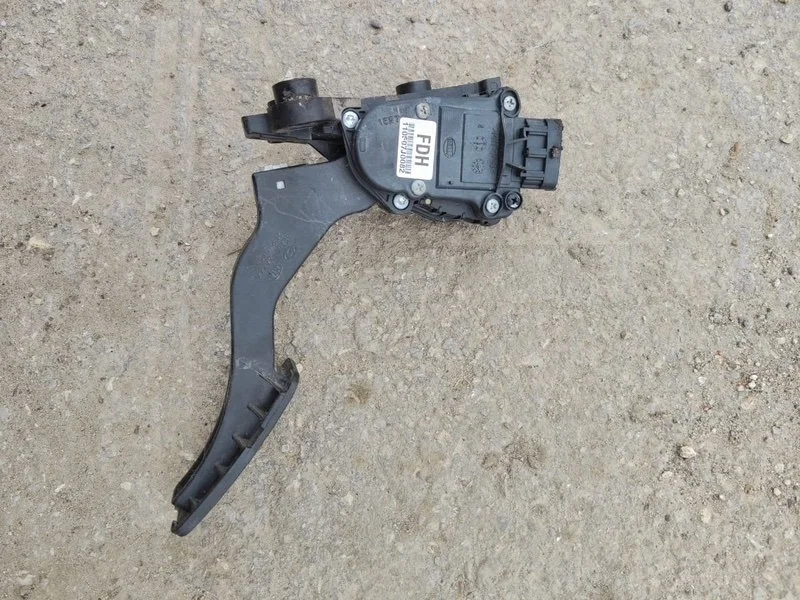 Педаль газа Kia Ceed ED G4FC 2012