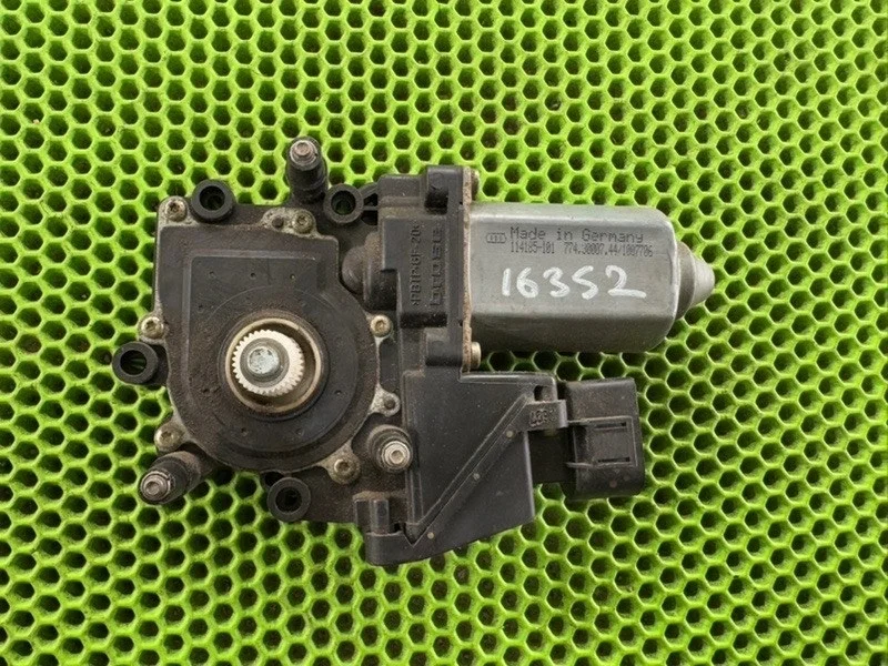 Моторчик стеклоподъемника Audi A6 C5 4B0959802B C5, задний правый