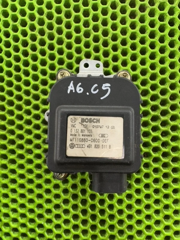 Сервопривод заслонки печки Audi A6 C5 4B1820511 C5