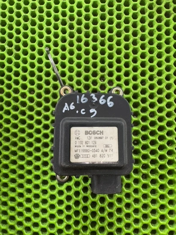 Сервопривод заслонки печки Audi A6 C5 4B1820511 C5