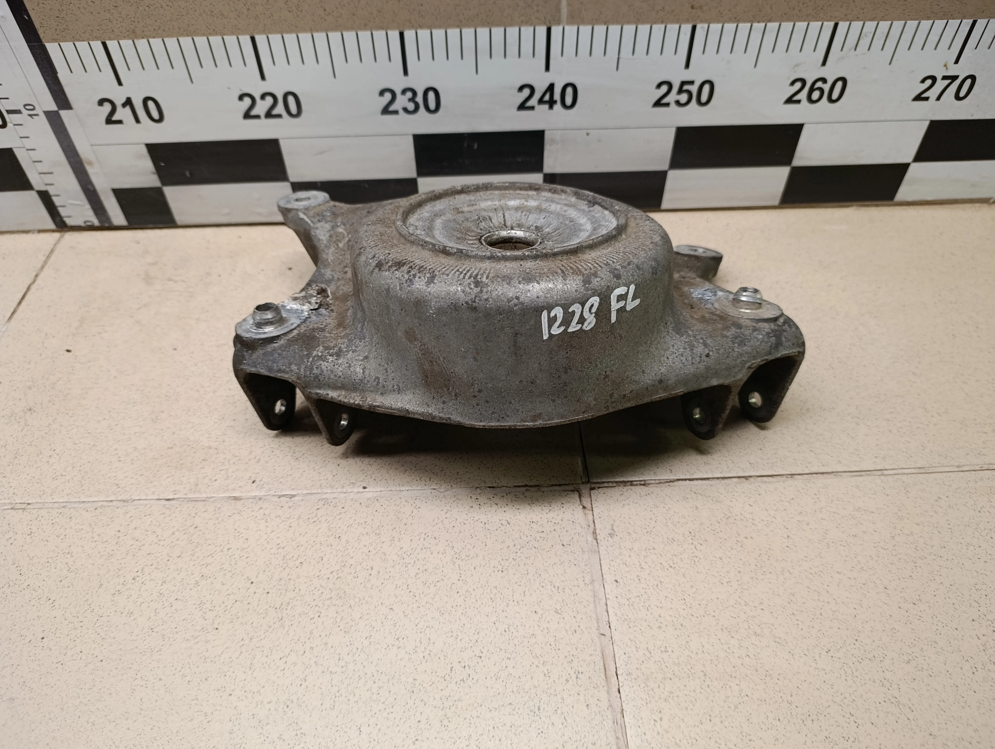 Кронштейн амортизатора A4 [B8] 2007-2015