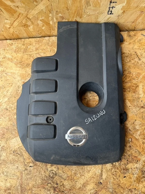Декоративная крышка двигателя Nissan Navara D40