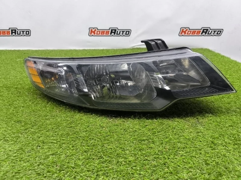 Фара галогеновая Kia Cerato 2008-2013 921021M021 2, правая